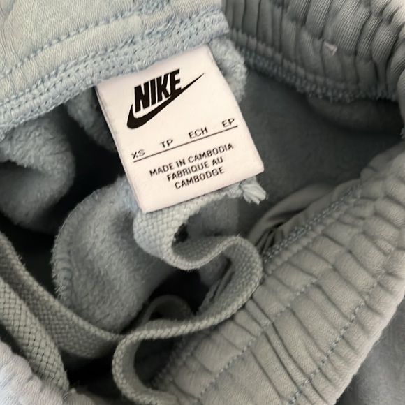 NIKE Retro Sweatpants - Picture 3 of 5